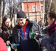 Студенти розповідали чернівчанам про імунітет та пригощали шипшиновим чаєм