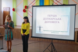 Навчання старшокласників і вчителів надавати першу медичну допомогу